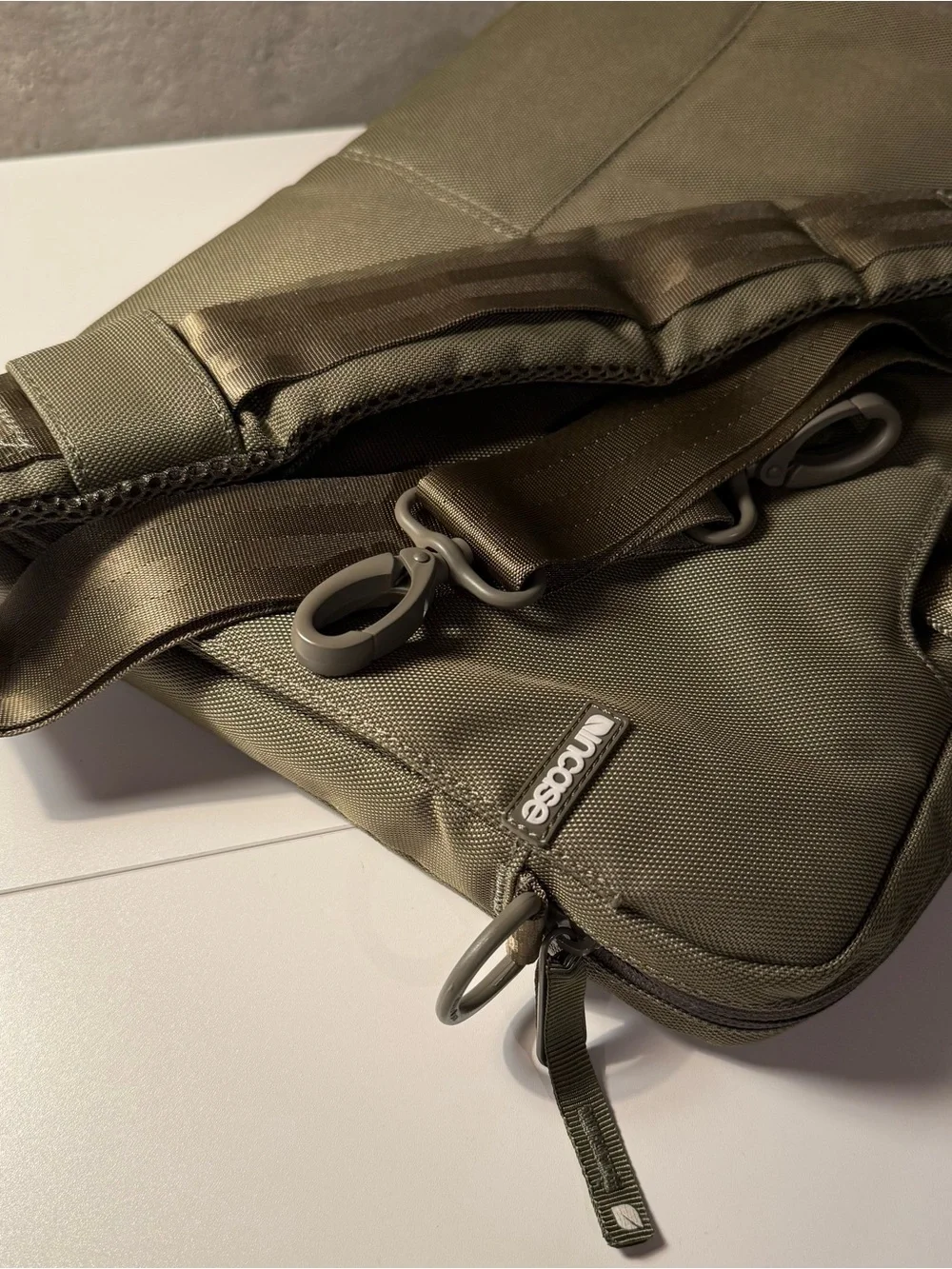 INCASE Olive Green Laptop 13